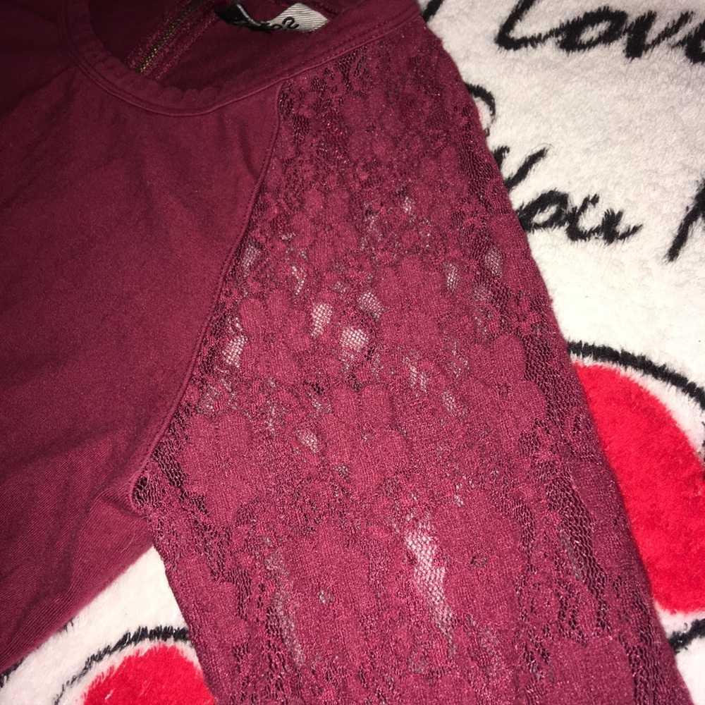 Plain yet laced shoulder. Curve define red dress.